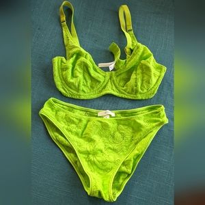 Araks Waverly bra (32D) and matching panty (s)